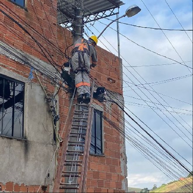 PJF intensifica trabalhos e realiza mais de 500 trocas de lâmpadas nesta semana PJF intensifica trabalhos e realiza mais de 500 trocas de lâmpadas nesta semana
