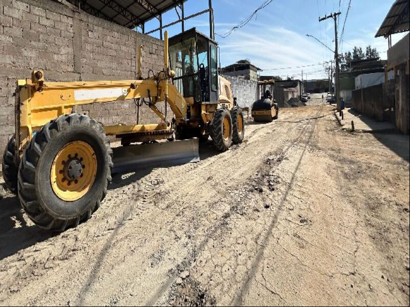 Pavimentação afeta trânsito no bairro Jardim Santa Bárbara