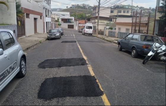 Operação Tapa-buraco atende bairro Nossa Senhora das Graças Operação Tapa-buraco atende bairro Nossa Senhora das Graças