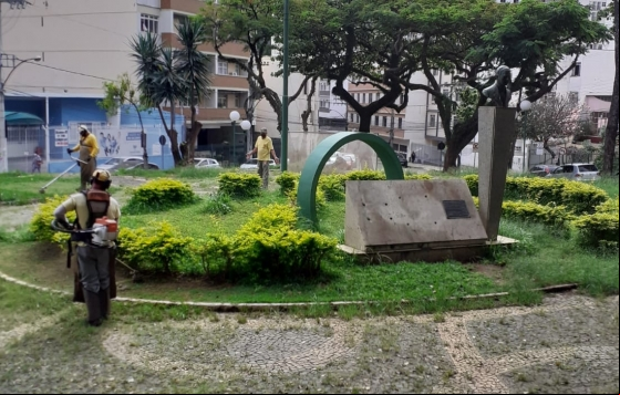 Empav realiza serviços de zeladoria na Praça Miguel Gustavo e Praça Menelick de Carvalho Empav realiza serviços de zeladoria na Praça Miguel Gustavo e Praça Menelick de Carvalho