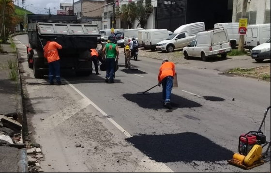 Operação Tapa Buraco é realizada em bairros da cidade Operação Tapa Buraco é realizada em bairros da cidade