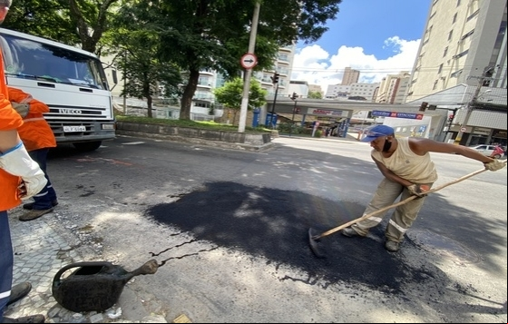 Programa Boniteza dá sequência à operação tapa-buracos em mais de dez bairros da cidade Programa Boniteza dá sequência à operação tapa-buracos em mais de dez bairros da cidade
