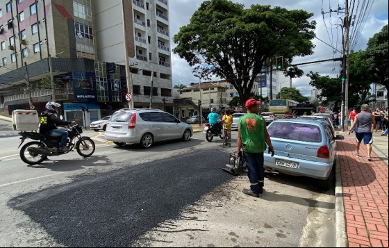 Operação tapa-buracos atende 13 bairros de Juiz de Fora nos últimos quatro dias Operação tapa-buracos atende 13 bairros de Juiz de Fora nos últimos quatro dias