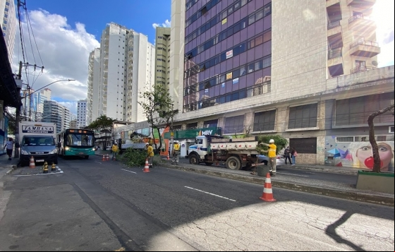 Avenida Itamar Franco recebe zeladoria do Programa Boniteza