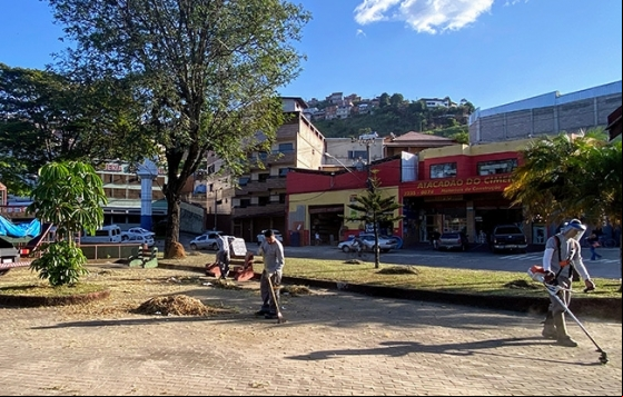 18 praças de Juiz de Fora são atendidas pelo Programa Boniteza em uma semana 18 praças de Juiz de Fora são atendidas pelo Programa Boniteza em uma semana
