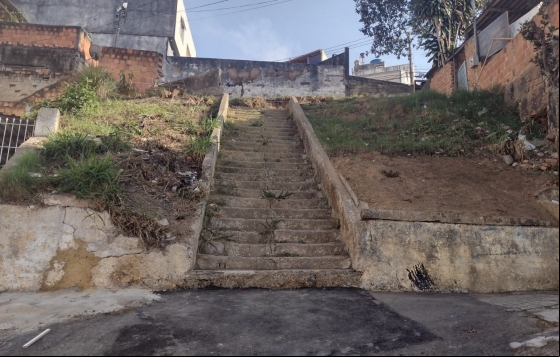 PJF realiza limpeza em escadões nesta quinta-feira, 04 PJF realiza limpeza em escadões nesta quinta-feira, 04
