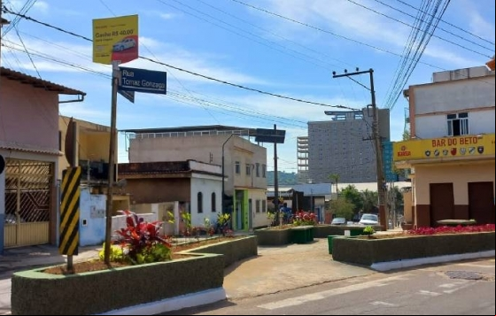 PJF realiza revitalização de canteiro central no bairro Francisco Bernardino PJF realiza revitalização de canteiro central no bairro Francisco Bernardino