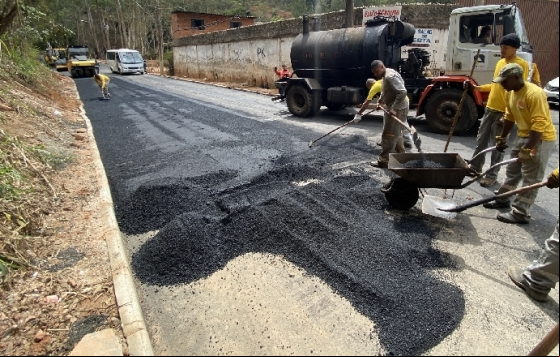 Prefeitura conclui pavimentação de vias do bairro Parque Serra Verde Prefeitura conclui pavimentação de vias do bairro Parque Serra Verde