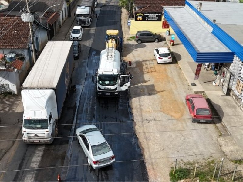 PJF segue com recapeamento asfáltico na avenida Juiz de Fora PJF segue com recapeamento asfáltico na avenida Juiz de Fora