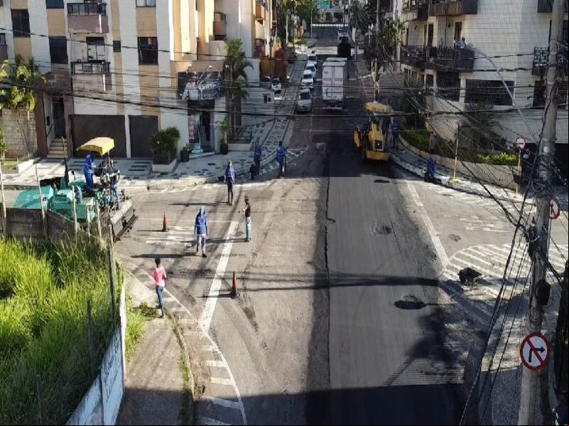 Recapeamento em vias do Cascatinha altera trânsito no bairro Recapeamento em vias do Cascatinha altera trânsito no bairro