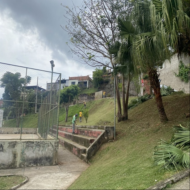 PJF realiza 19 atendimentos em praças, canteiros e trevos durante o feriado PJF realiza 19 atendimentos em praças, canteiros e trevos durante o feriado