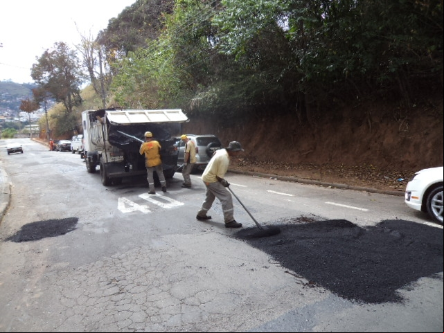 Empav realiza operação tapa-buraco em cinco bairros da cidade Empav realiza operação tapa-buraco em cinco bairros da cidade