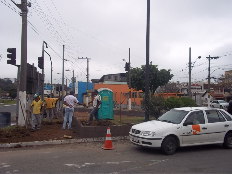 Empav realiza reurbanização em trevo do Mariano Procópio Empav realiza reurbanização em trevo do Mariano Procópio