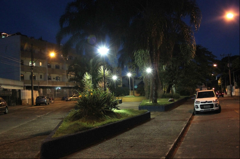 Prefeitura revitaliza iluminação de praça no Bairro Santa Catarina Prefeitura revitaliza iluminação de praça no Bairro Santa Catarina