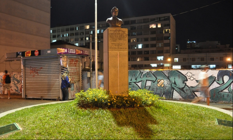 Prefeitura instala iluminação em monumento de Itamar Franco