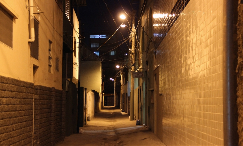 Prefeitura implanta iluminação no bairro Santa Terezinha Prefeitura implanta iluminação no bairro Santa Terezinha