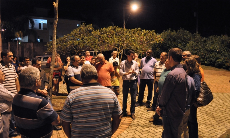 Prefeito confere nova iluminação no Recanto da Mata