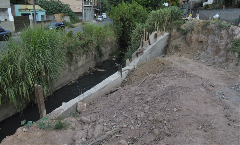 Avenida Santa Luzia ganha novo asfalto Avenida Santa Luzia ganha novo asfalto