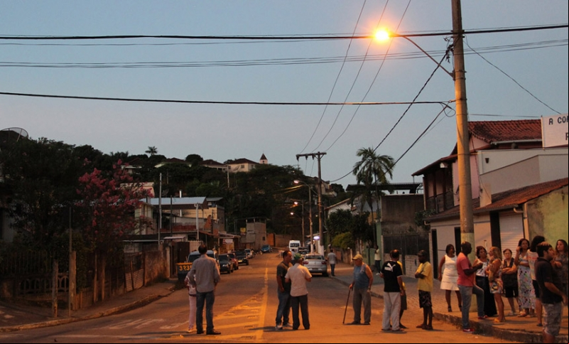 PJF investe quase R$ 900 mil em iluminação pública na região sudeste PJF investe quase R$ 900 mil em iluminação pública na região sudeste