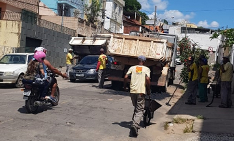 Empav realiza tapa-buracos em 12 vias da cidade Empav realiza tapa-buracos em 12 vias da cidade