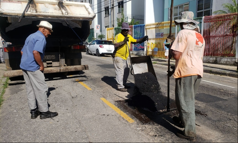 Empav realiza operação tapa-buracos em várias regiões da cidade Empav realiza operação tapa-buracos em várias regiões da cidade