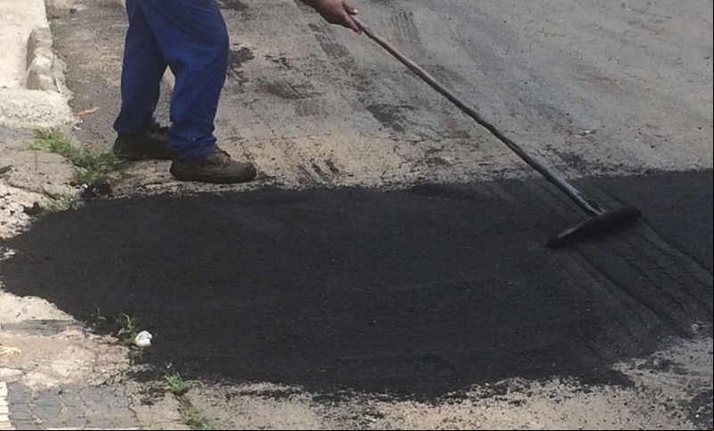 Empav realiza operação tapa-buracos em vias da cidade Empav realiza operação tapa-buracos em vias da cidade