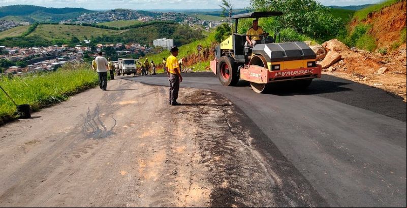 Prefeitura recupera asfalto no Bairro Nova Germânia Prefeitura recupera asfalto no Bairro Nova Germânia