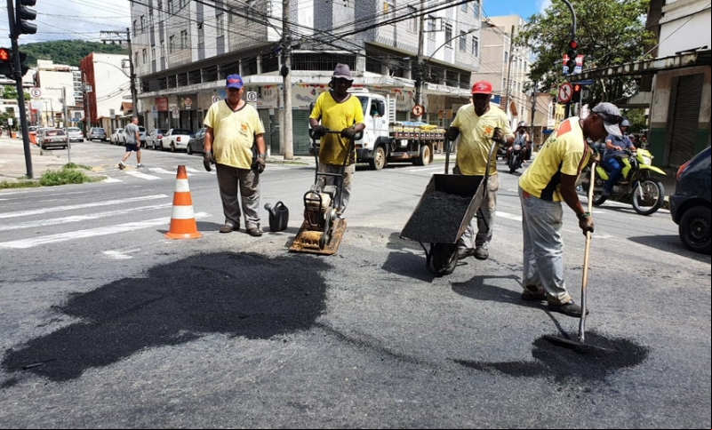 Operação tapa-buracos amplia atuação no final de semana Operação tapa-buracos amplia atuação no final de semana