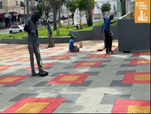 Prefeitura dá sequência à revitalização da praça Mozart Geraldo Teixeira, no Alto dos os