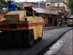 Rua no Bairro Bandeirantes recebe novo asfalto