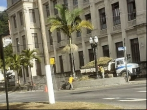 Empav faz manutenção de praças e canteiros na região central