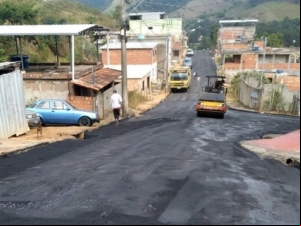 Empav realiza pavimentação asfáltica no bairro Pedras Preciosas