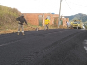 Empav realiza asfaltamento completo no bairro Pedras Preciosas