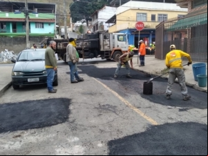 Prefeitura de Juiz de Fora realiza serviços de recomposição asfáltica nos bairros Santo Antônio e Santa Luzia