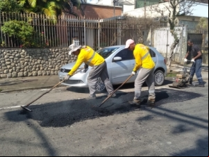 Empav realiza recomposição asfáltica no bairro Alto dos os