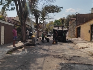 Empav atende demandas de recomposição asfáltica nos bairros Dom Bosco, Jardim Glória, Retiro e Três Moinhos