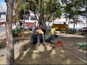 Empav realiza serviços de varrição e limpeza em Praça do Bairro Santa Terezinha   
