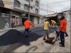 Empav realiza serviços de recomposição asfáltica no bairro Jardim de Alá
