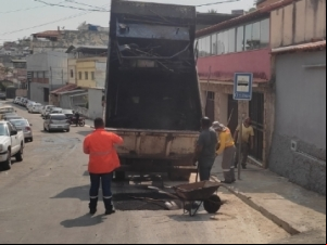 Empav realiza serviços de recomposição asfáltica no bairro Santa Cecília