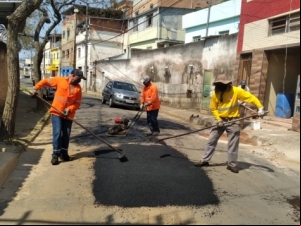 Empav realiza recomposição asfáltica em bairros da cidade