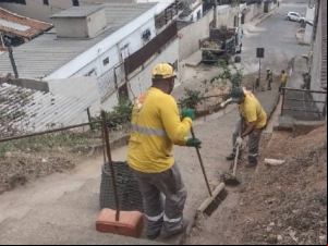 Programa Boniteza realiza limpeza e poda de grama em mais de 70 escadões na cidade