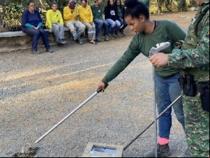 Trabalhadoras e trabalhadores do Horto Florestal recebem orientações sobre animais peçonhentos