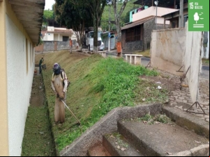 Prefeitura atende a 11 praças com limpeza e poda de grama em quatro dias