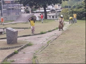 EMPAV atende praça do bairro Monte Castelo e outros 17 espaços com poda de grama nesta quarta-feira, 8