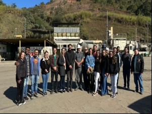 Funcionários do setor istrativo da EMPAV visitam a Usina de Asfalto