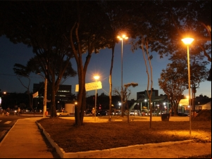 Prefeitura instala novas iluminações na Praça João Penido e nas pontes de pedestres e 