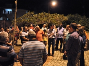 Prefeito confere nova iluminação no Recanto da Mata