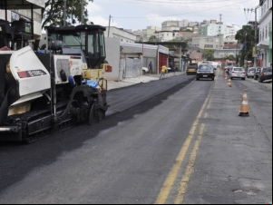 Prefeitura começa asfaltamento da Avenida Juiz de Fora