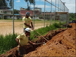 Prefeitura implanta iluminação no campo de futebol do Bairro Progresso