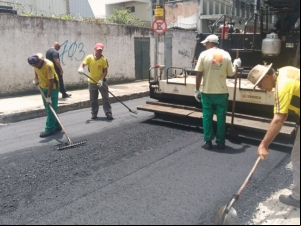 Prefeitura assina contrato com BDMG para asfaltamento de 20 ruas